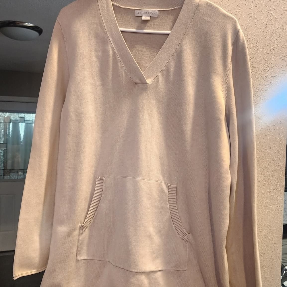 Barefoot Dreams Women's Cream V-Neck Top